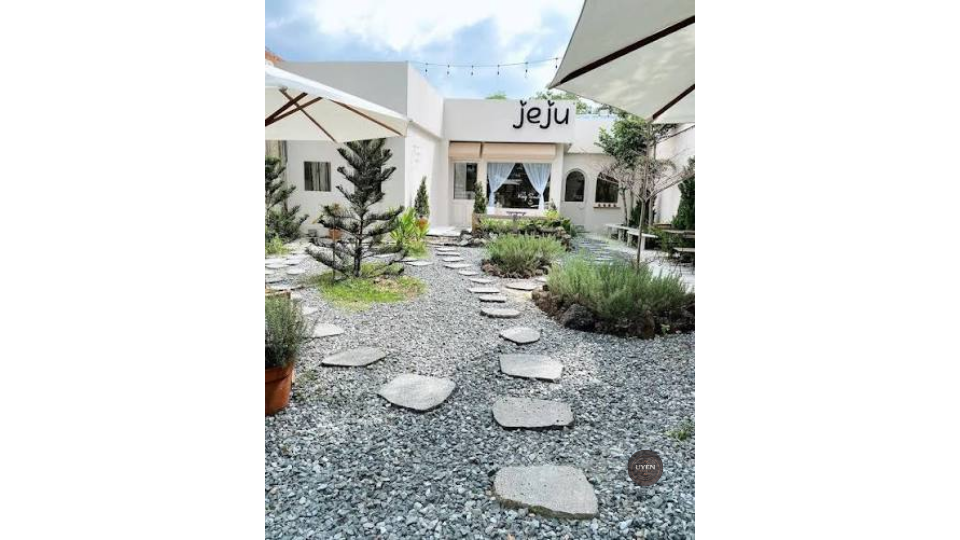 Top 35 Quán Café Đẹp Sài Gòn Nên Ghé Thăm Góc chụp ảnh sáng tạo tại JeJu Coffee, một quán cafe đẹp Sài Gòn.