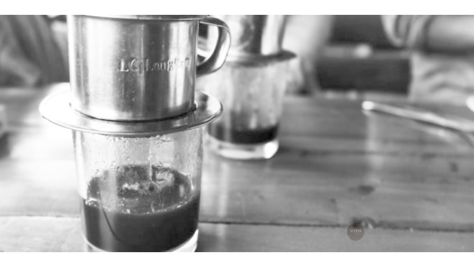 Cà phê đen đá là gì? Tìm hiểu về món cafe này Ly cà phê đen đá là gì, một thức uống nguyên bản không sữa giúp cảm nhận hương vị tự nhiên.