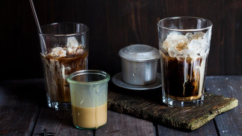 Cà phê đen đá là gì? Tìm hiểu về món cafe này Tìm hiểu về đặc tính của hạt cà phê Robusta và Arabica để pha cà phê đen đá là gì.
