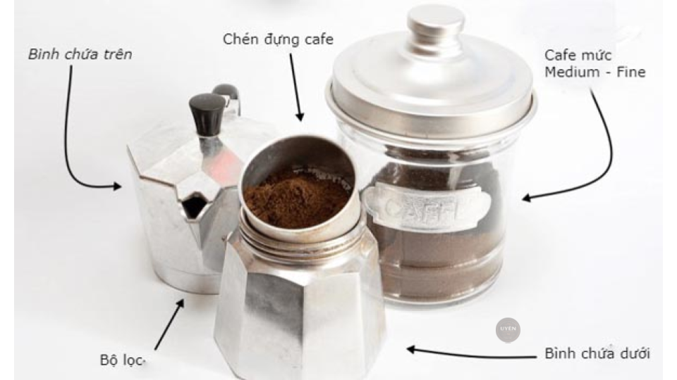 Cách Pha Cà Phê Bằng Moka Pot Đơn Giản Dụng cụ và ấm cho cách pha cà phê bằng moka pot tại nhà.