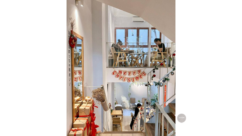 Top quán cà phê đẹp ở Tân Bình với view tuyệt vời Không gian nhẹ nhàng tại Hạ An Corner, một quán cà phê đẹp ở Tân Bình.