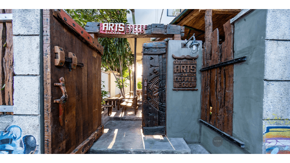 Top 10 Quán Cà Phê Đẹp Ở Bình Thạnh Không gian nghệ thuật của Arts Canteen, một quán cà phê đẹp ở Bình Thạnh.