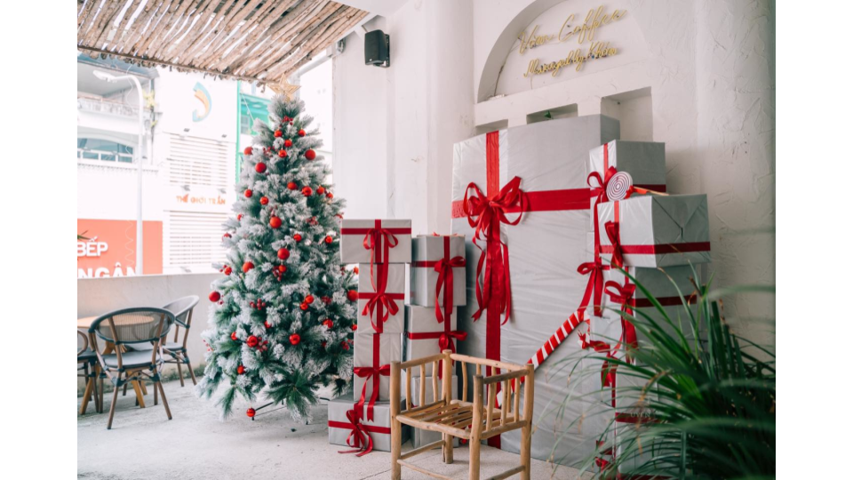 Top 35 Quán Café Đẹp Sài Gòn Nên Ghé Thăm Phong cách Pháp tại Bonjour Cafe The Art, một quán cafe đẹp Sài Gòn.