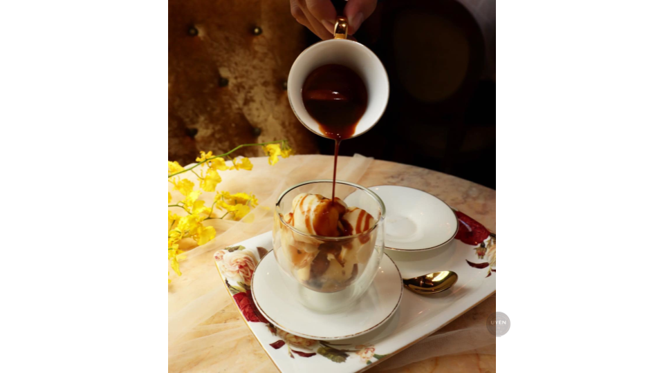 Top 35 Quán Café Đẹp Sài Gòn Nên Ghé Thăm Không gian sáng sủa ở Cafe Marcel, một quán cafe đẹp Sài Gòn.