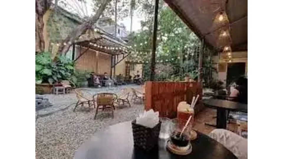 Cà phê võng Hà Nội: Thư giãn giữa lòng phố cổ Võng lưới ngoài trời tại An Cà Phê, một lựa chọn cà phê võng Hà Nội yên tĩnh.