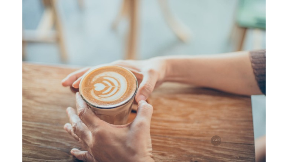 Macchiato Là Gì? Tìm Hiểu Về Thức Uống Này Phân biệt sự khác nhau giữa hai loại macchiato là gì: espresso và latte macchiato.